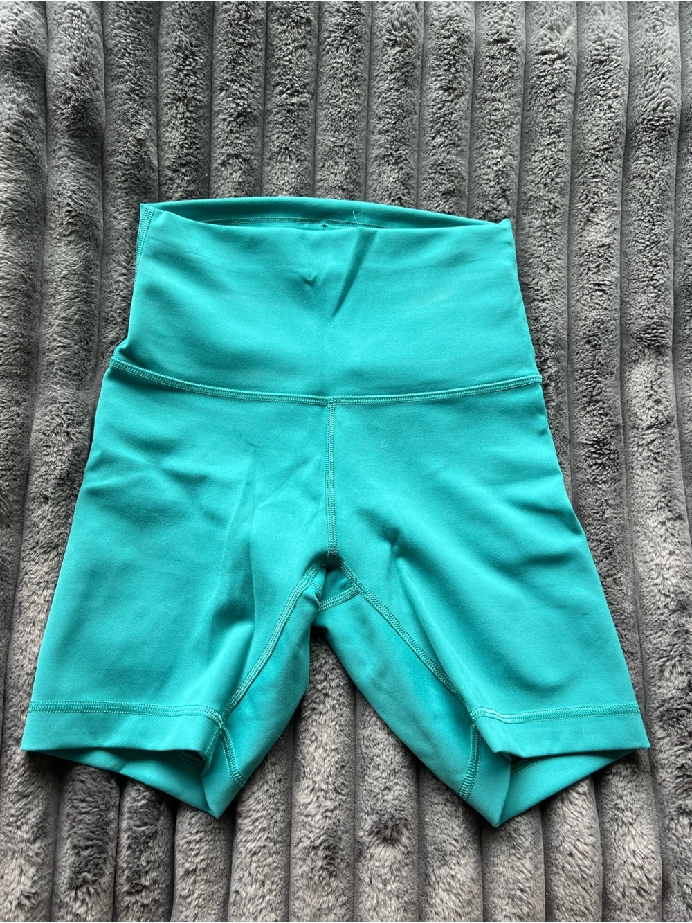 Lululemon high-rise shorts 6”